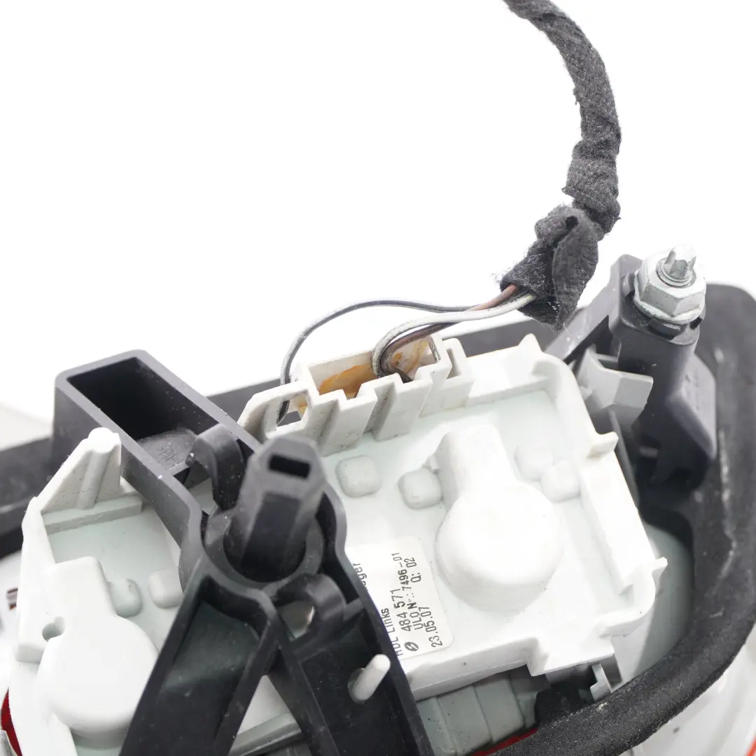 Lampa Klapy Lewy Tył Tylna 8E9945094 do Audi A4 B7 o numerze 8E9945093 Audi A4 B7 Lampa Klapy Lewy Tył Tylna 8E9945094 - SKU 8E9945093 - Numer Części 8E9945093