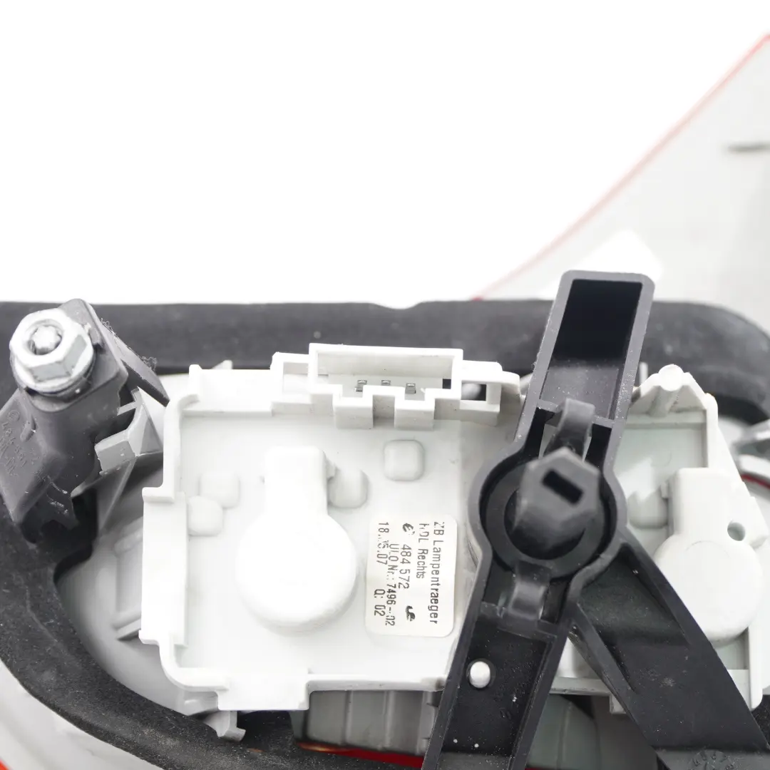 Luz Trasera Tapa Maletero Portón Trasero Derecha para Audi A4 B7 con número de pieza 8E9945094 Audi A4 B7 Luz Trasera Tapa Maletero Portón Trasero Derecha - SKU 8E9945094 - Número de pieza 8E9945094