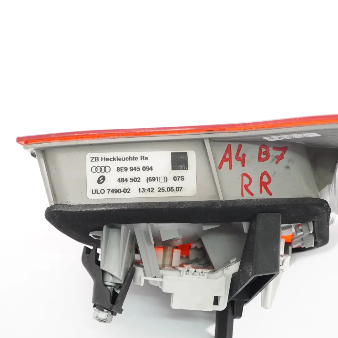 Luz Trasera Tapa Maletero Portón Trasero Derecha para Audi A4 B7 con número de pieza 8E9945094 Audi A4 B7 Luz Trasera Tapa Maletero Portón Trasero Derecha - SKU 8E9945094 - Número de pieza 8E9945094