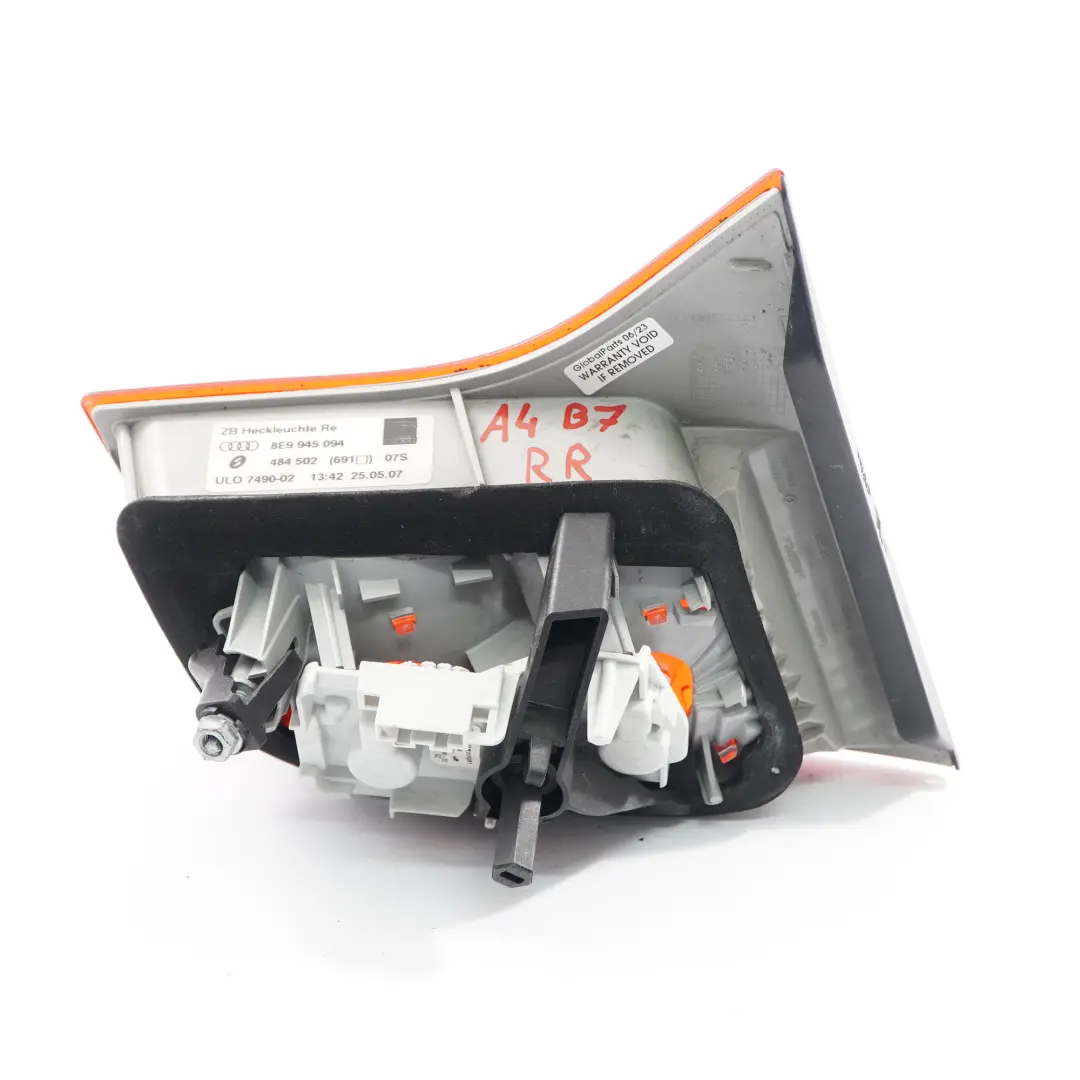 Rücklicht Lampe Kofferraum klappe Heckklappe Rechts für Audi A4 B7 mit Teilenummer 8E9945094 Audi A4 B7 Rücklicht Lampe Kofferraum klappe Heckklappe Rechts - SKU 8E9945094 - Teilenummer 8E9945094