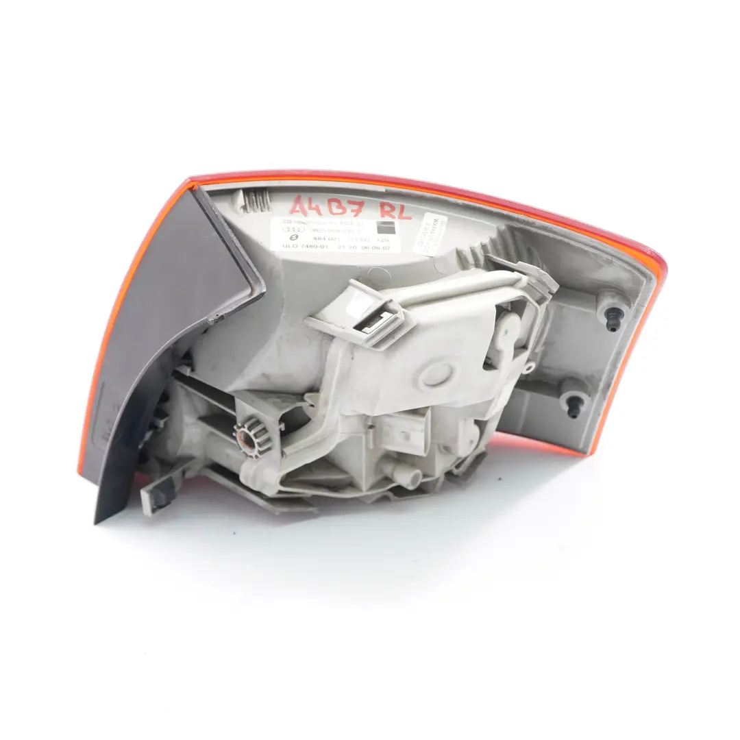 Feu arrière gauche pour Audi A4 B7 à propos du numéro de pièce 8E9945095E Audi A4 B7 Feu arrière gauche - SKU 8E9945095E - Numéro de pièce 8E9945095E