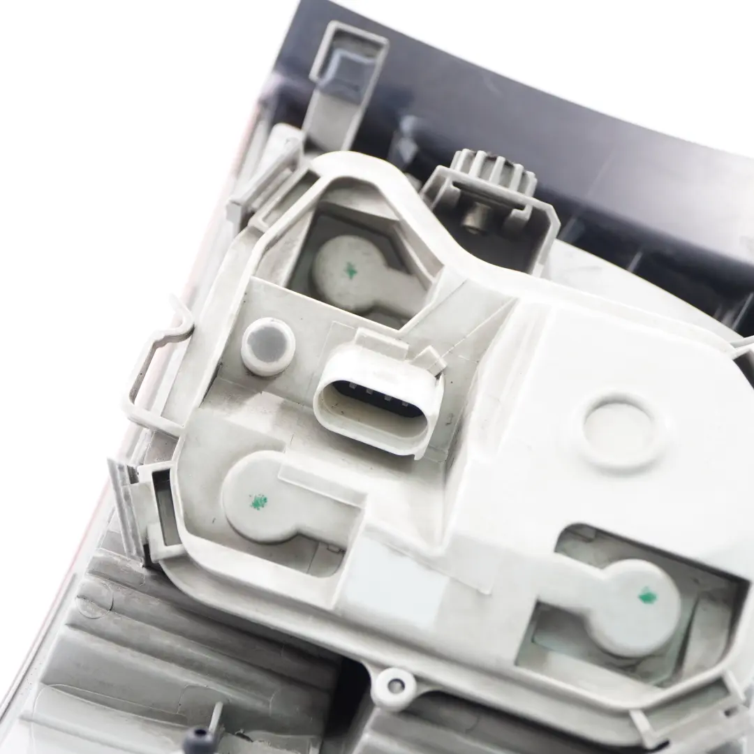 Fanale posteriore Pannello laterale posteriore sinistro per Audi A4 B7 con numero di parte 8E9945095E Audi A4 B7 Fanale posteriore Pannello laterale posteriore sinistro - SKU 8E9945095E - Numero di parte 8E9945095E