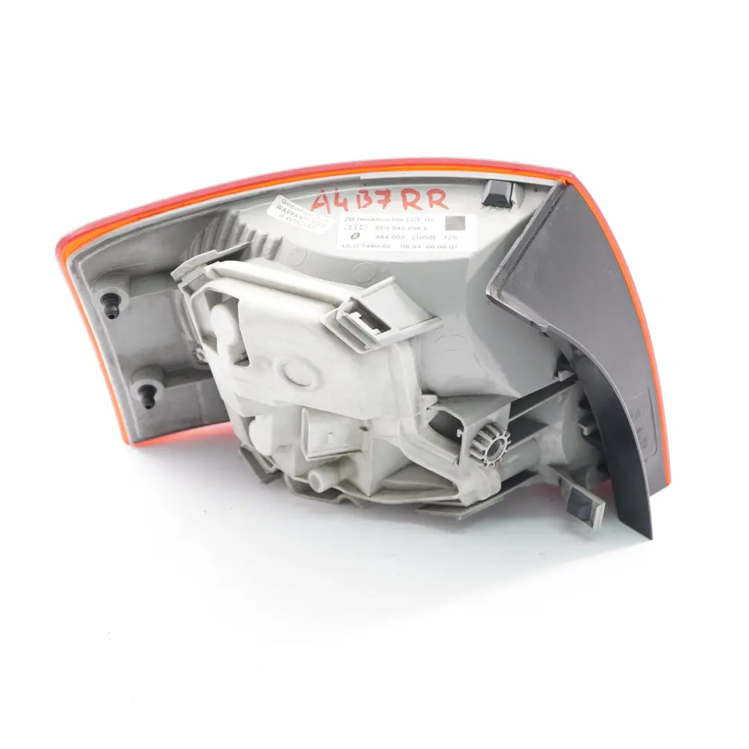 Rücklicht Lampe Seitenwand hinten rechts Rück licht für Audi A4 B7 mit Teilenummer 8E9945096E Audi A4 B7 Rücklicht Lampe Seitenwand hinten rechts Rück licht - SKU 8E9945096E - Teilenummer 8E9945096E