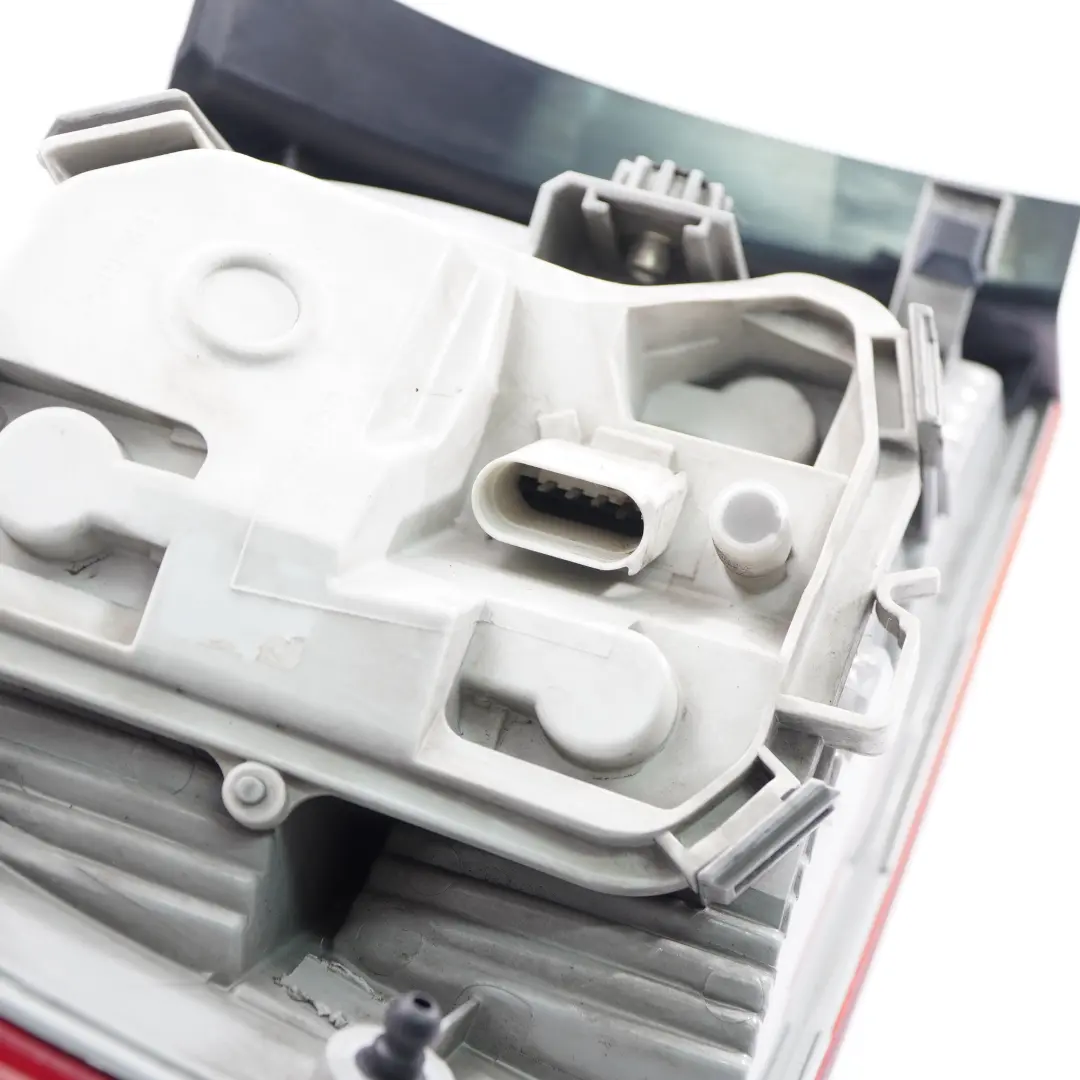 Feu arrière droit pour Audi A4 B7 à propos du numéro de pièce 8E9945096E Audi A4 B7 Feu arrière droit - SKU 8E9945096E - Numéro de pièce 8E9945096E