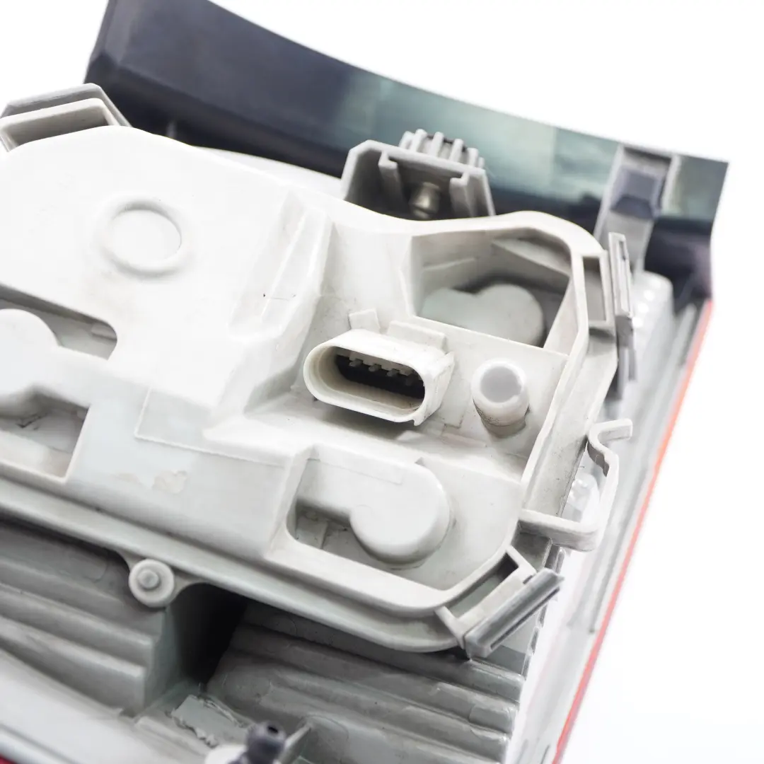 Feu arrière droit pour Audi A4 B7 à propos du numéro de pièce 8E9945096E Audi A4 B7 Feu arrière droit - SKU 8E9945096E - Numéro de pièce 8E9945096E