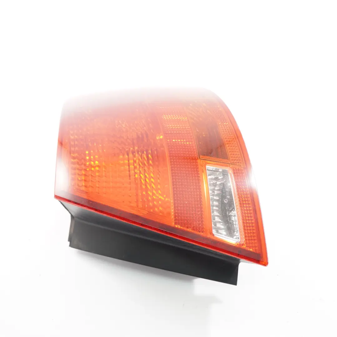 Feu arrière droit pour Audi A4 B7 à propos du numéro de pièce 8E9945096E Audi A4 B7 Feu arrière droit - SKU 8E9945096E - Numéro de pièce 8E9945096E