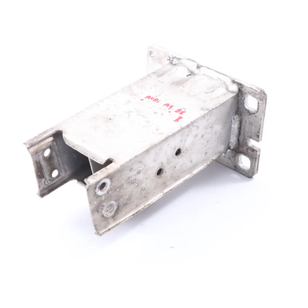  Refuerzo parachoques Audi A4 B8 A5 8T Delantero Derecho Choque Bar - SKU 8K0807134C - Número de pieza 8K0807134C