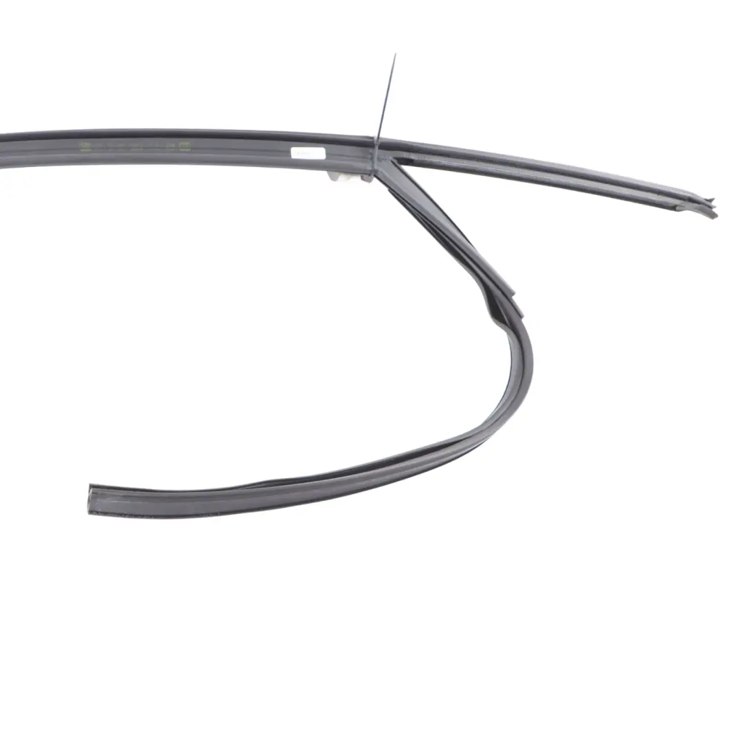 Guarnizione Porta Guida Finestra Anteriore Sinistra Gomma per Audi RS4 B8 con numero di parte 8K0837439J Audi RS4 B8 Guarnizione Porta Guida Finestra Anteriore Sinistra Gomma - SKU 8K0837439J - Numero di parte 8K0837439J