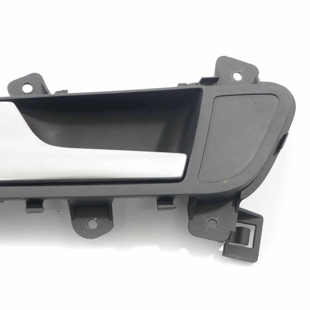 Klamka Drzwi Lewa Przód Tył Chrom do Audi A4 B8 o numerze 8K0839019 Audi A4 B8 Klamka Drzwi Lewa Przód Tył Chrom - SKU 8K0839019 - Numer Części 8K0839019