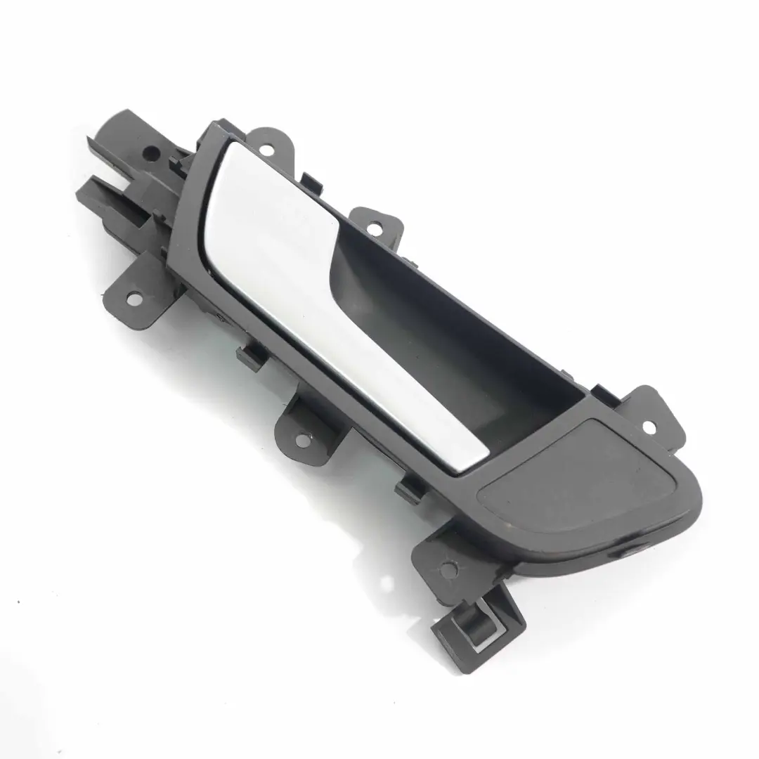 Maniglia Porta Presa Interna Anteriore Posteriore Sinistra Cromo per Audi A4 B8 con numero di parte 8K0839019 Audi A4 B8 Maniglia Porta Presa Interna Anteriore Posteriore Sinistra Cromo - SKU 8K0839019 - Numero di parte 8K0839019