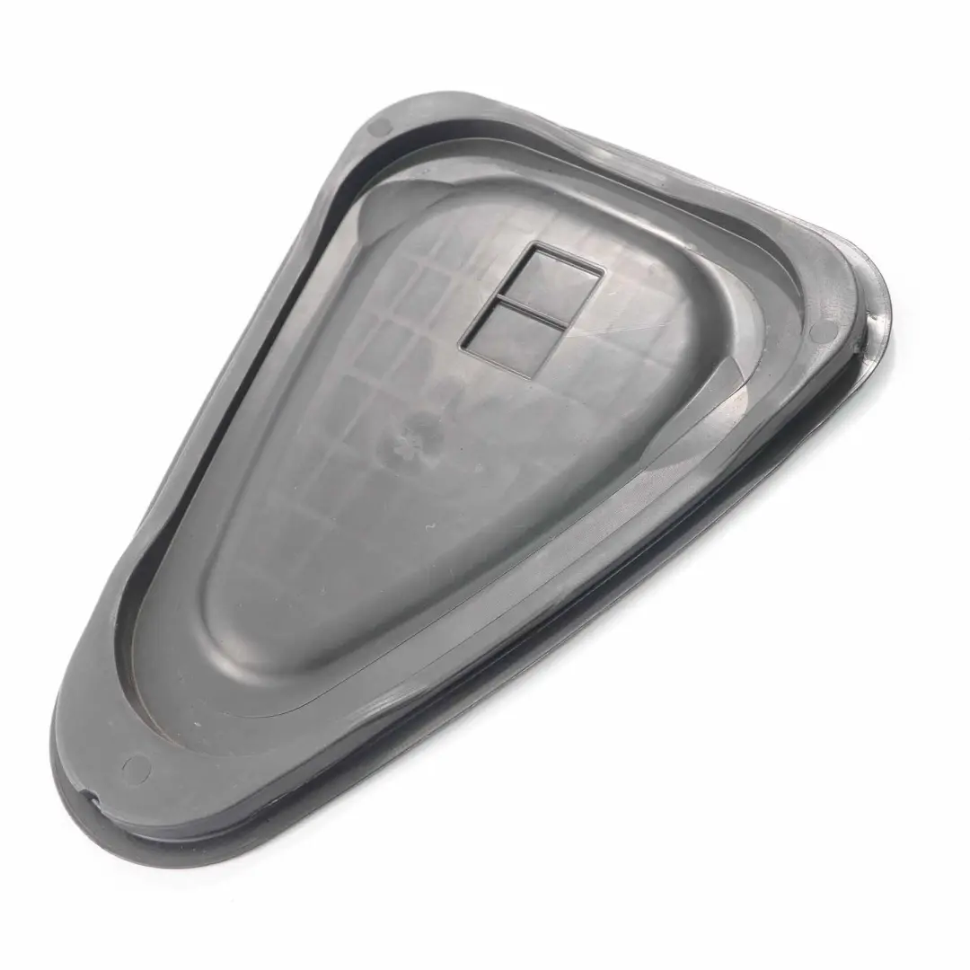 Audi A4 B8 Plaque de recouvrement de serrure de porte arrière gauche - SKU 8K0839915B - Numéro de pièce 8K0839915B
