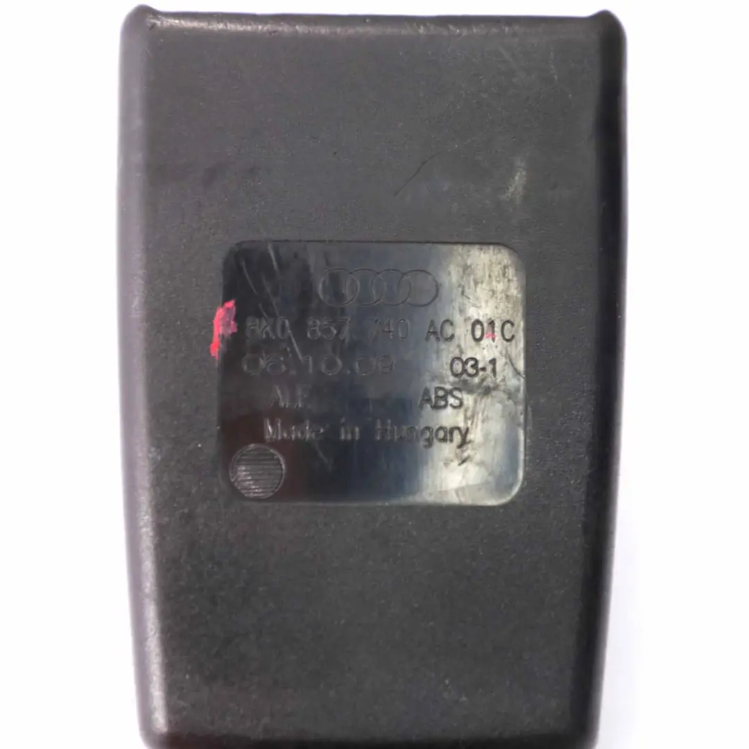 Hebilla Del Cinturón De Seguridad Inferior Trasera Derecha para Audi A4 B8 con número de pieza 8K0857740 Audi A4 B8 Hebilla Del Cinturón De Seguridad Inferior Trasera Derecha - SKU 8K0857740 - Número de pieza 8K0857740