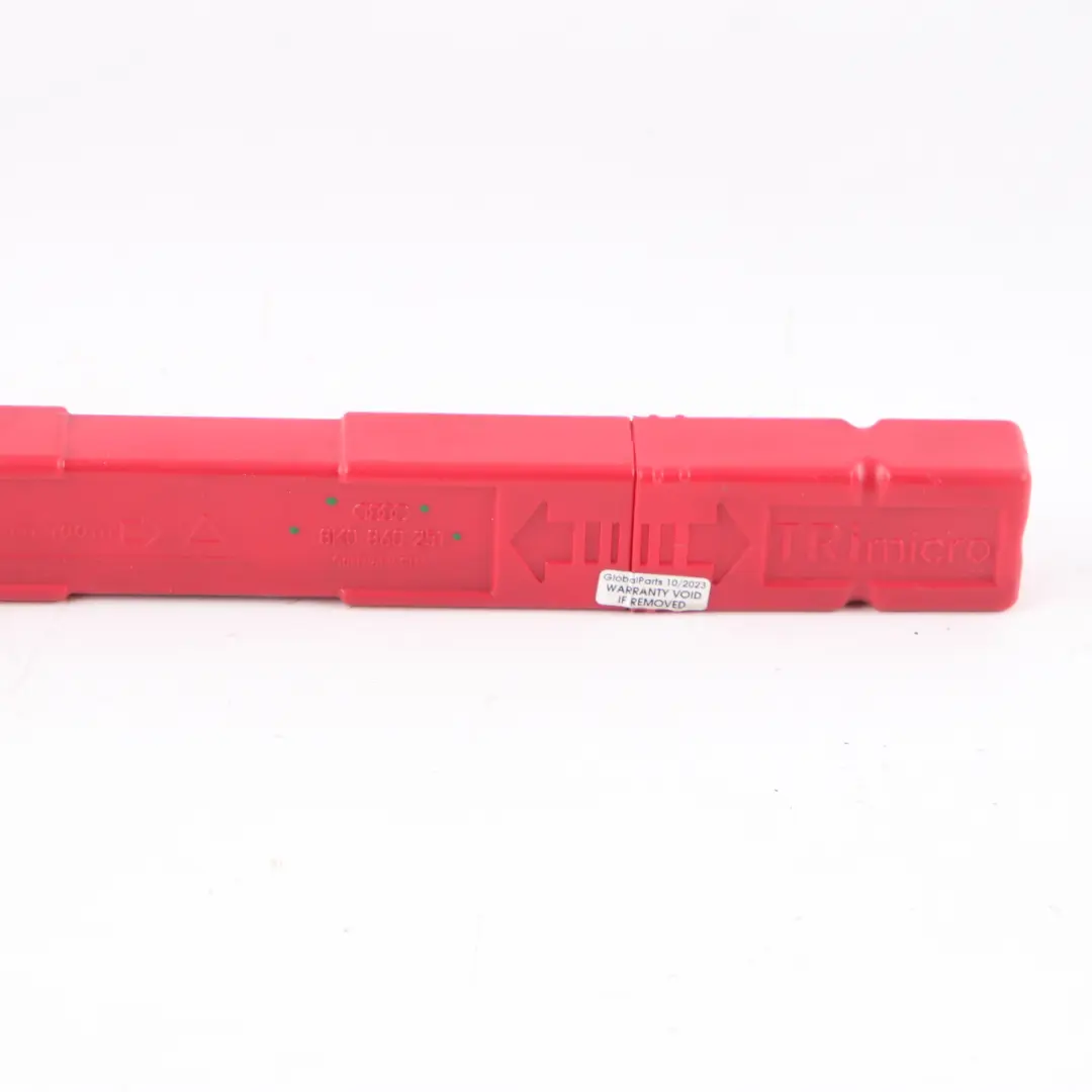 Audi A4 B7 Triangle d'avertissement Conteneur rouge 8H0860251 - SKU 8K0860251 - Numéro de pièce 8K0860251