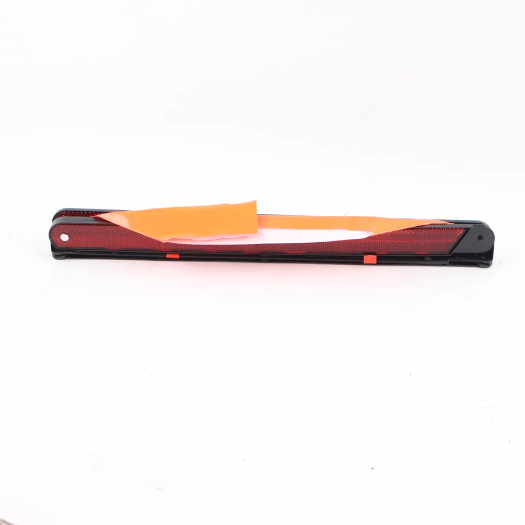 Audi A4 B7 Triangle d'avertissement Conteneur rouge 8H0860251 - SKU 8K0860251 - Numéro de pièce 8K0860251