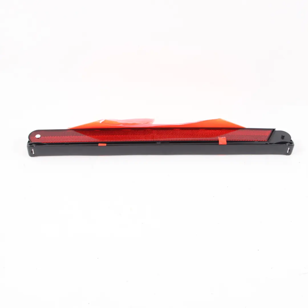 Audi A4 B7 Triangle d'avertissement Conteneur rouge 8H0860251 - SKU 8K0860251 - Numéro de pièce 8K0860251
