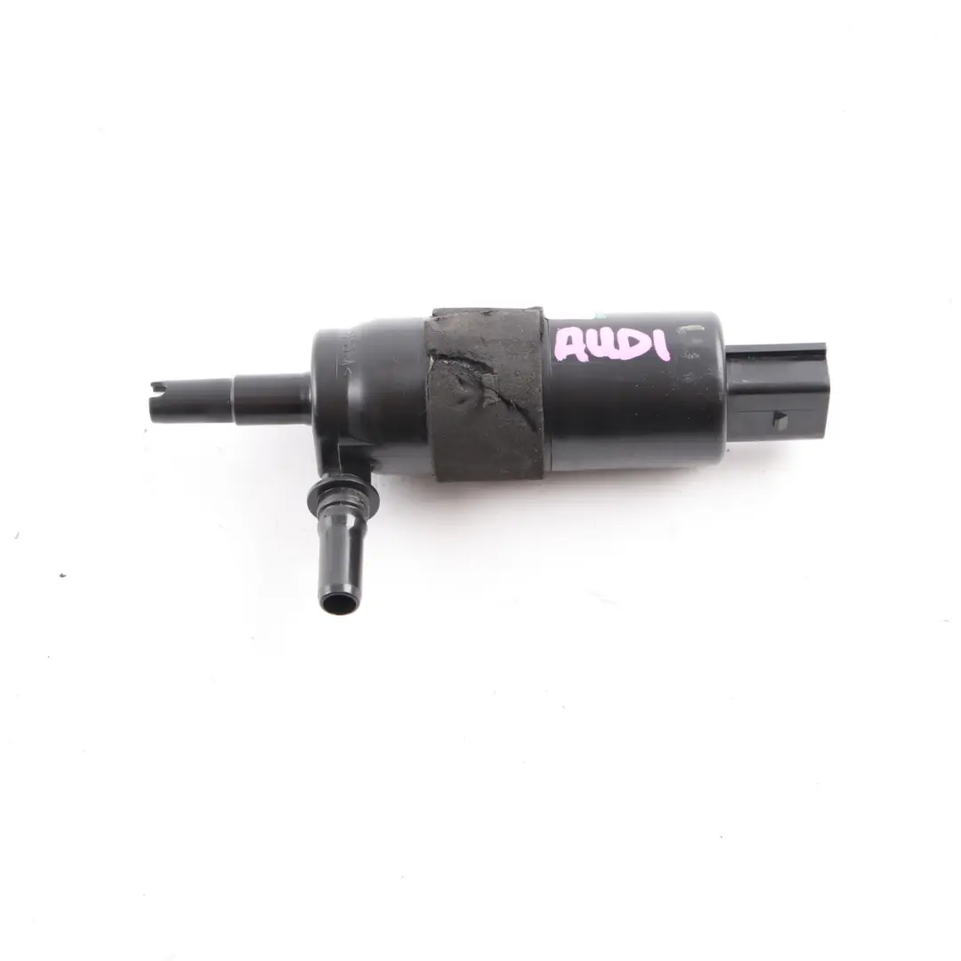 Pompka Spryskiwacza do Audi A1 A4 A5 o numerze 8K0955681 Audi A1 A4 A5 Pompka Spryskiwacza - SKU 8K0955681 - Numer Części 8K0955681