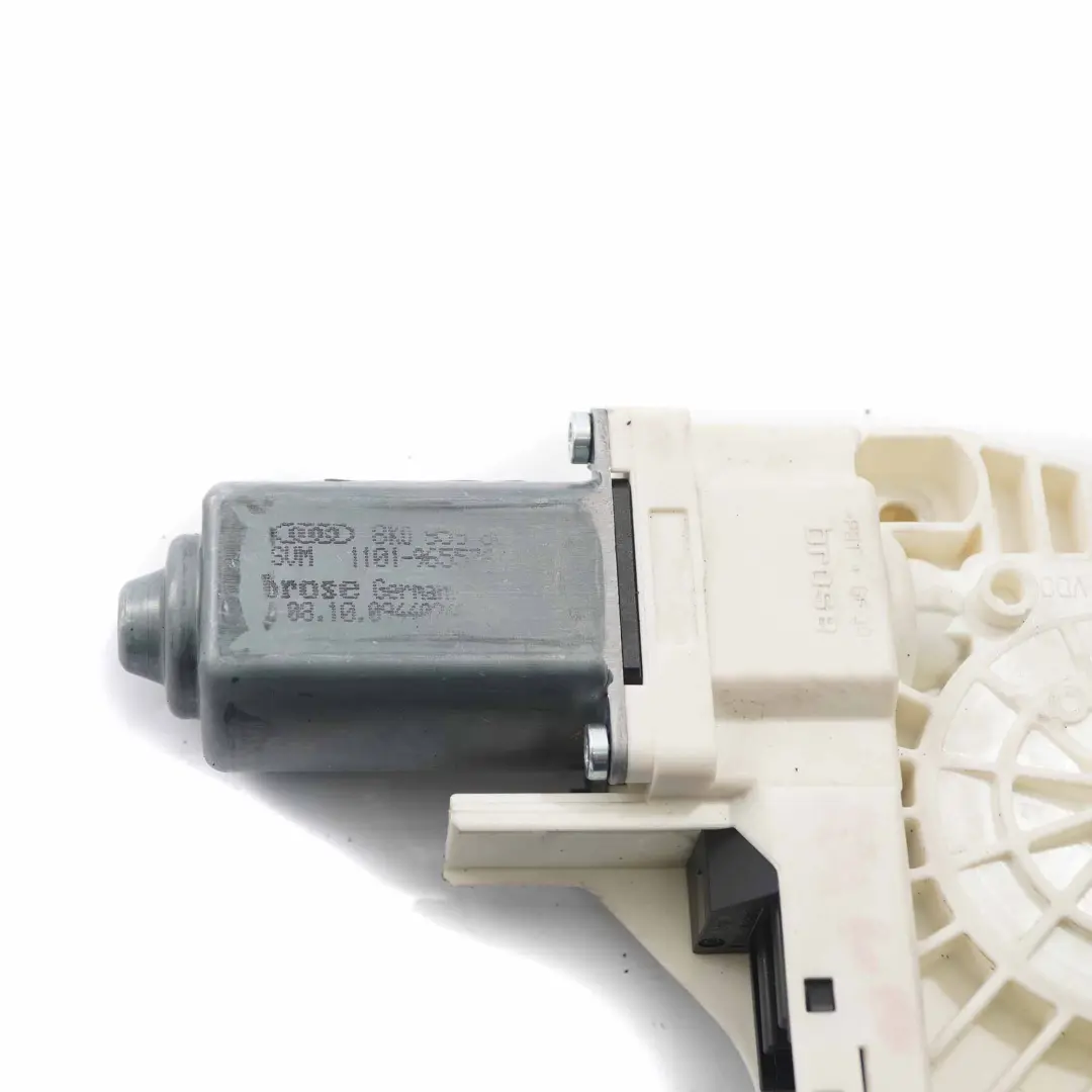 Moteur du lève-personne vitre de porte avant gauche pour Audi A4 B8 à propos du numéro de pièce 8K0959801A Audi A4 B8 Moteur du lève-personne vitre de porte avant gauche - SKU 8K0959801A - Numéro de pièce 8K0959801A
