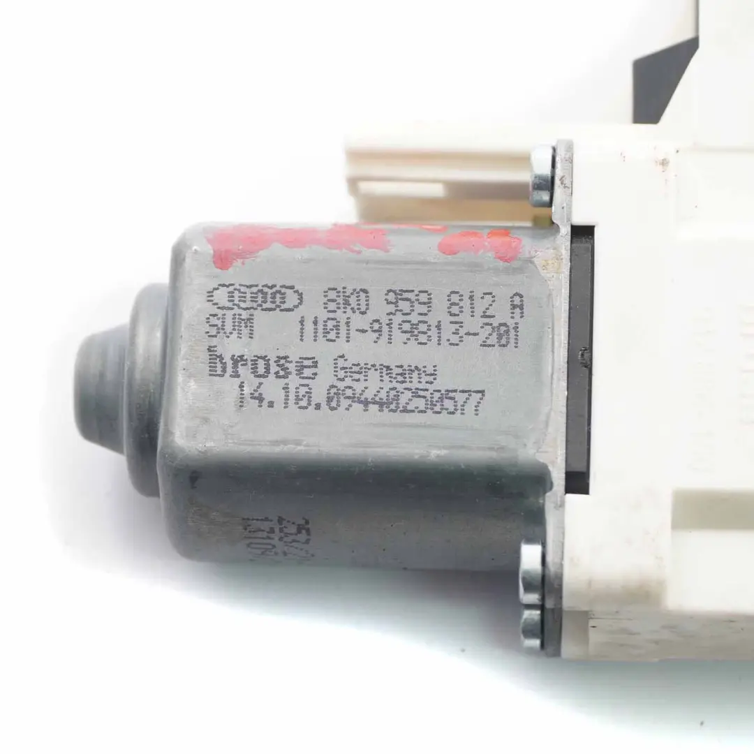 Motore alzacristalli Audi A4 B8 A6 C7 trasmissione posteriore destra per con numero di parte 8K0959812A Motore alzacristalli Audi A4 B8 A6 C7 trasmissione posteriore destra - SKU 8K0959812A - Numero di parte 8K0959812A