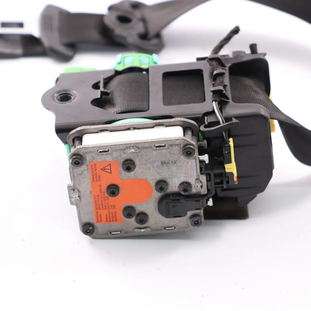 Audi A4 B8 Ceinture de sécurité avant gauche supérieure noire - SKU 8K1857705J - Numéro de pièce 8K1857705J
