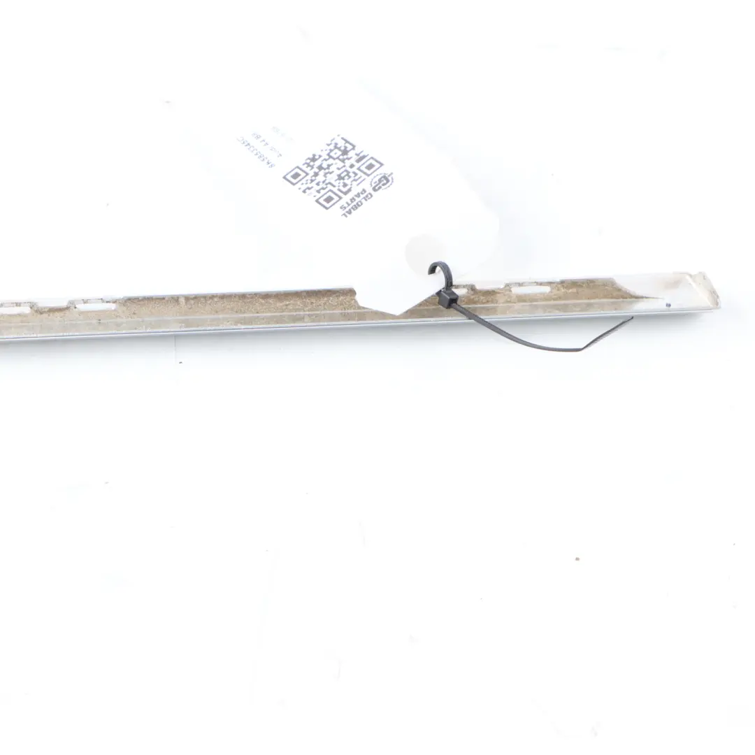 Ventana Trasera Exterior Tira Moldura Cromada Derecha para Audi A4 B8 con número de pieza 8K5853346C Audi A4 B8 Ventana Trasera Exterior Tira Moldura Cromada Derecha - SKU 8K5853346C - Número de pieza 8K5853346C