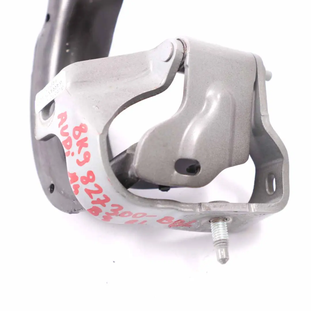 Cerniera destra Portellone Posteriore Nero brillante LY9B 8K9827300 per Audi A4 B8 con numero di parte 8K9827300-BBL Audi A4 B8 Cerniera destra Portellone Posteriore Nero brillante LY9B 8K9827300 - SKU 8K9827300-BBL - Numero di parte 8K9827300-BBL