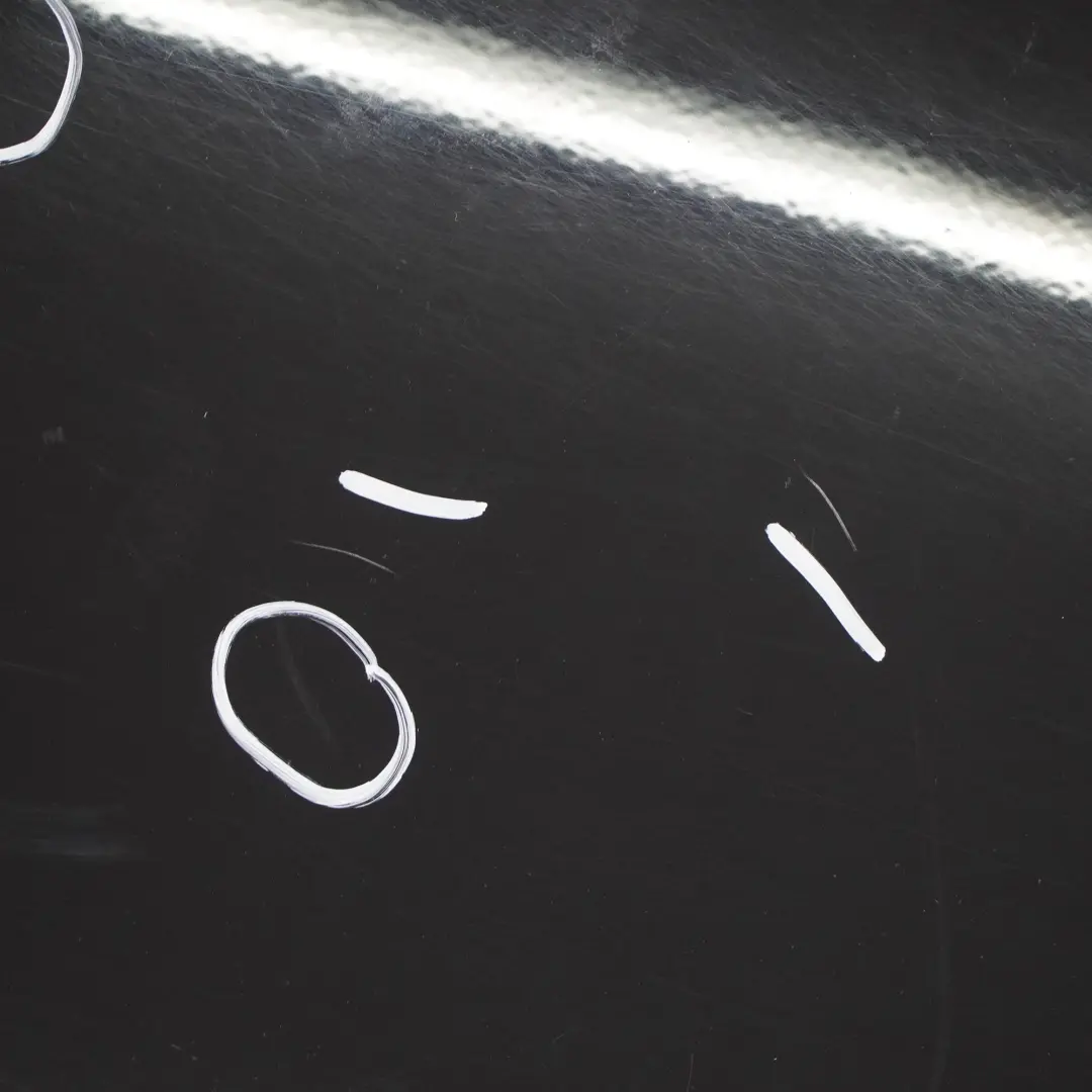 Porta anteriore sinistra nero brillante - LY9B per Audi A4 B8 Avant con numero di parte 8K9833051D Audi A4 B8 Avant Porta anteriore sinistra nero brillante - LY9B - SKU 8K9833051D-BBL - Numero di parte 8K9833051D