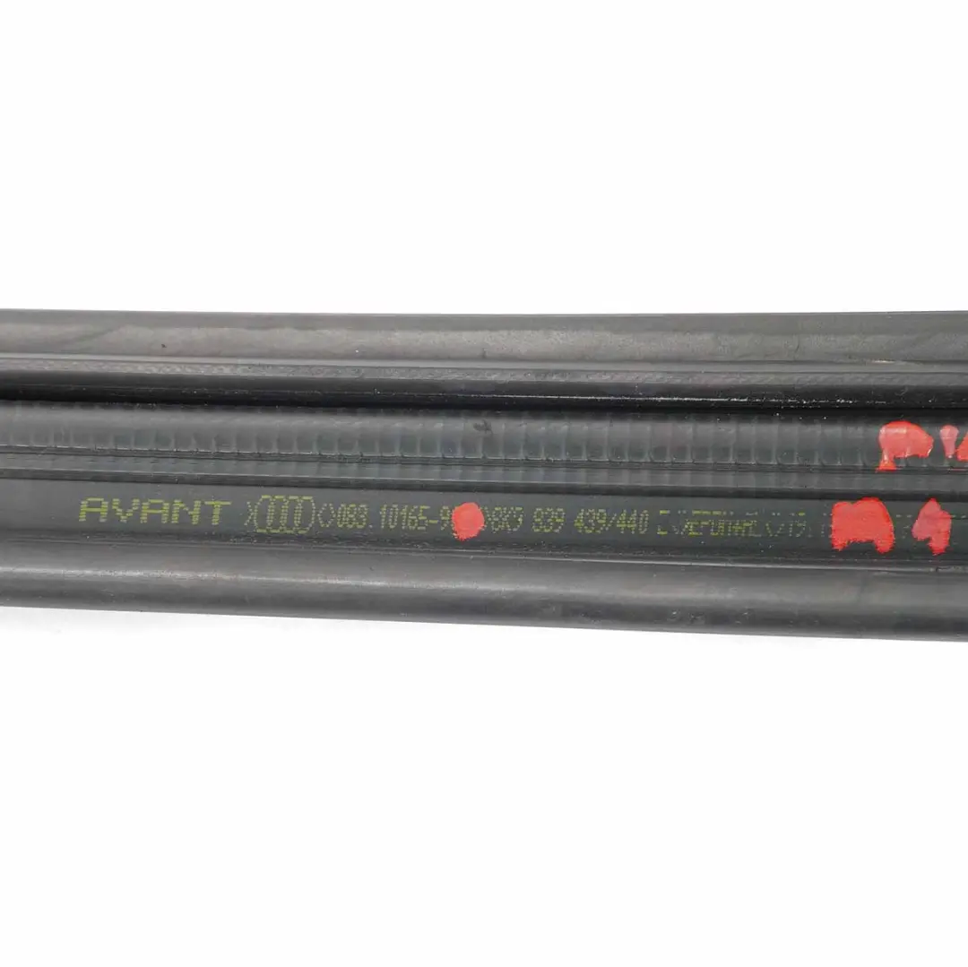Joint vitre porte arrière gauche Joint cadre guidage pour Audi A4 B8 Avant à propos du numéro de pièce 8K9839439 Audi A4 B8 Avant Joint vitre porte arrière gauche Joint cadre guidage - SKU 8K9839439 - Numéro de pièce 8K9839439