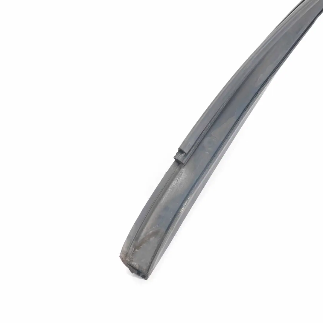 Audi A4 B8 Avant Joint vitre porte arrière gauche Joint cadre guidage - SKU 8K9839439 - Numéro de pièce 8K9839439