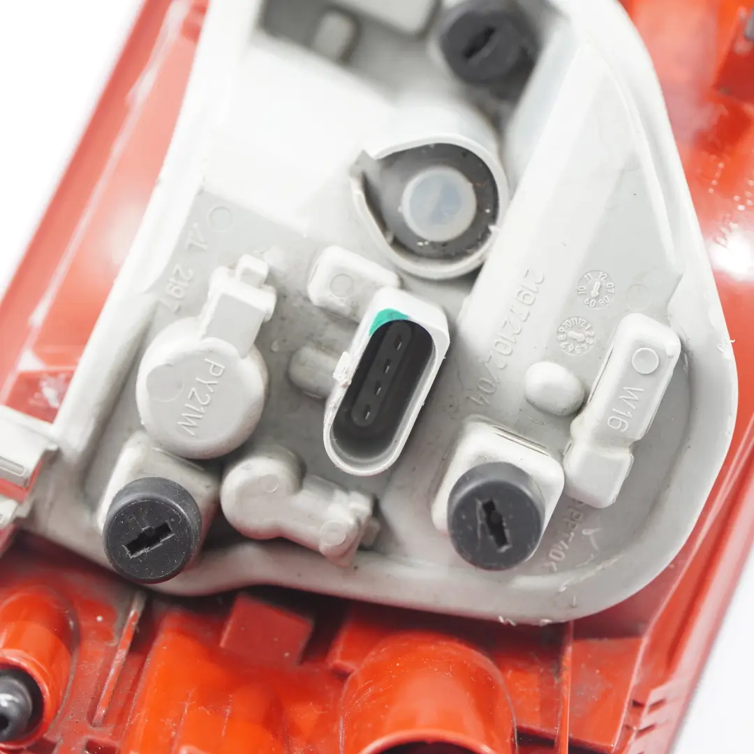 Trasero Luz Izquierda Piloto izquierda Lado Panel para Audi A4 B8 Avant con número de pieza 8K9945095 Audi A4 B8 Avant Trasero Luz Izquierda Piloto izquierda Lado Panel - SKU 8K9945095 - Número de pieza 8K9945095