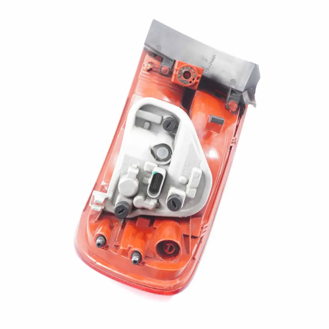 Lampa Lewy Tył Tylna do Audi A4 B8 Kombi o numerze 8K9945095 Audi A4 B8 Kombi Lampa Lewy Tył Tylna - SKU 8K9945095 - Numer Części 8K9945095