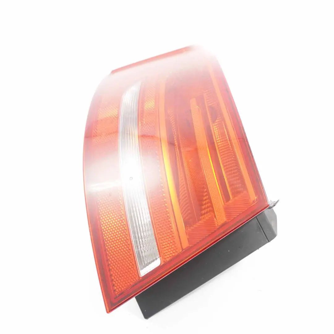 Audi A4 B8 Kombi Lampa Lewy Tył Tylna - SKU 8K9945095 - Numer Części 8K9945095