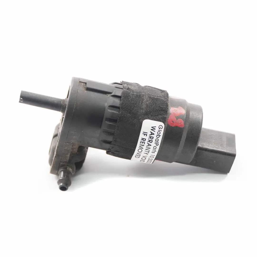 Pompka Zbiornika Spryskiwaczy do Audi A4 B8 o numerze 8K9955647 Audi A4 B8 Pompka Zbiornika Spryskiwaczy - SKU 8K9955647 - Numer Części 8K9955647