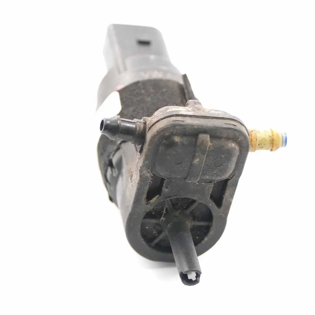 Serbatoio del liquido lavavetro Pompa di lavaggio per Audi A4 B8 con numero di parte 8K9955647 Audi A4 B8 Serbatoio del liquido lavavetro Pompa di lavaggio - SKU 8K9955647 - Numero di parte 8K9955647