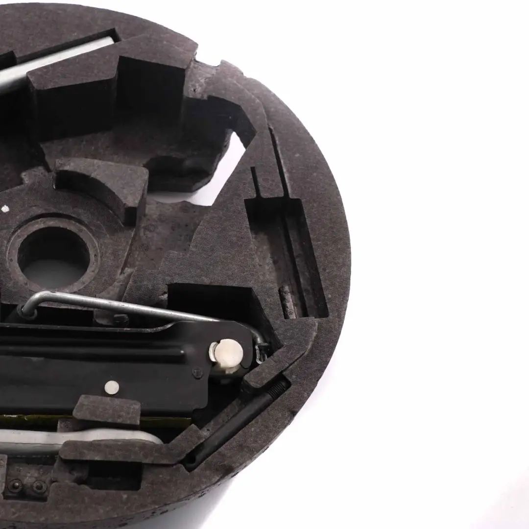 Support de roue de secours Cric de levage Kit d'outils pour Audi A3 8P à propos du numéro de pièce 8P0012109E Audi A3 8P Support de roue de secours Cric de levage Kit d'outils - SKU 8P0012109E - Numéro de pièce 8P0012109E