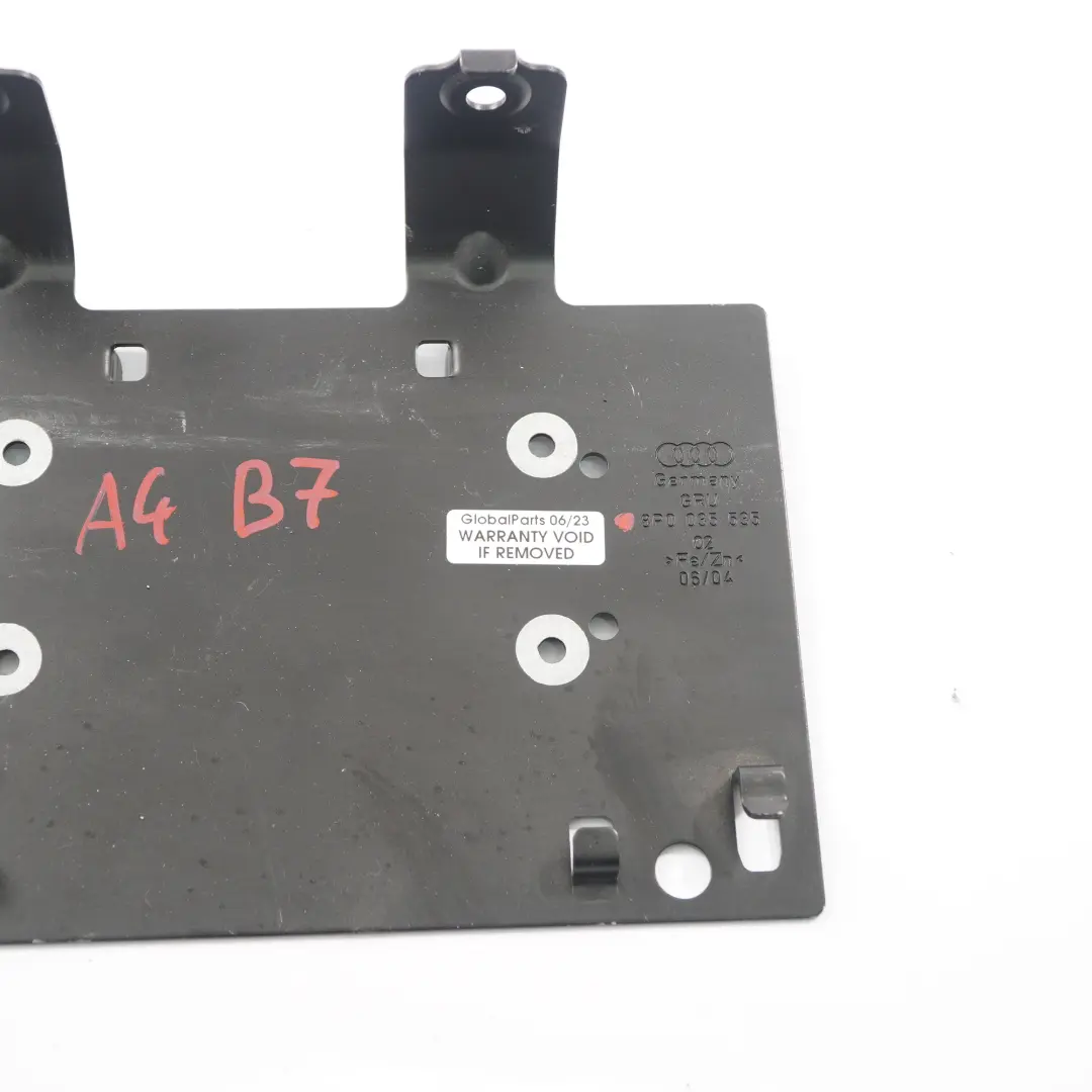 Uchwyt Wzmacniacza Anteny do Audi A4 B7 o numerze 8P0035535 Audi A4 B7 Uchwyt Wzmacniacza Anteny - SKU 8P0035535 - Numer Części 8P0035535