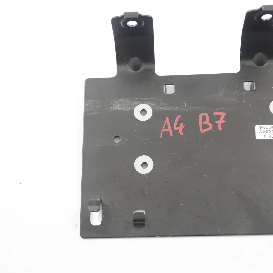 Audi A4 B7 Uchwyt Wzmacniacza Anteny - SKU 8P0035535 - Numer Części 8P0035535