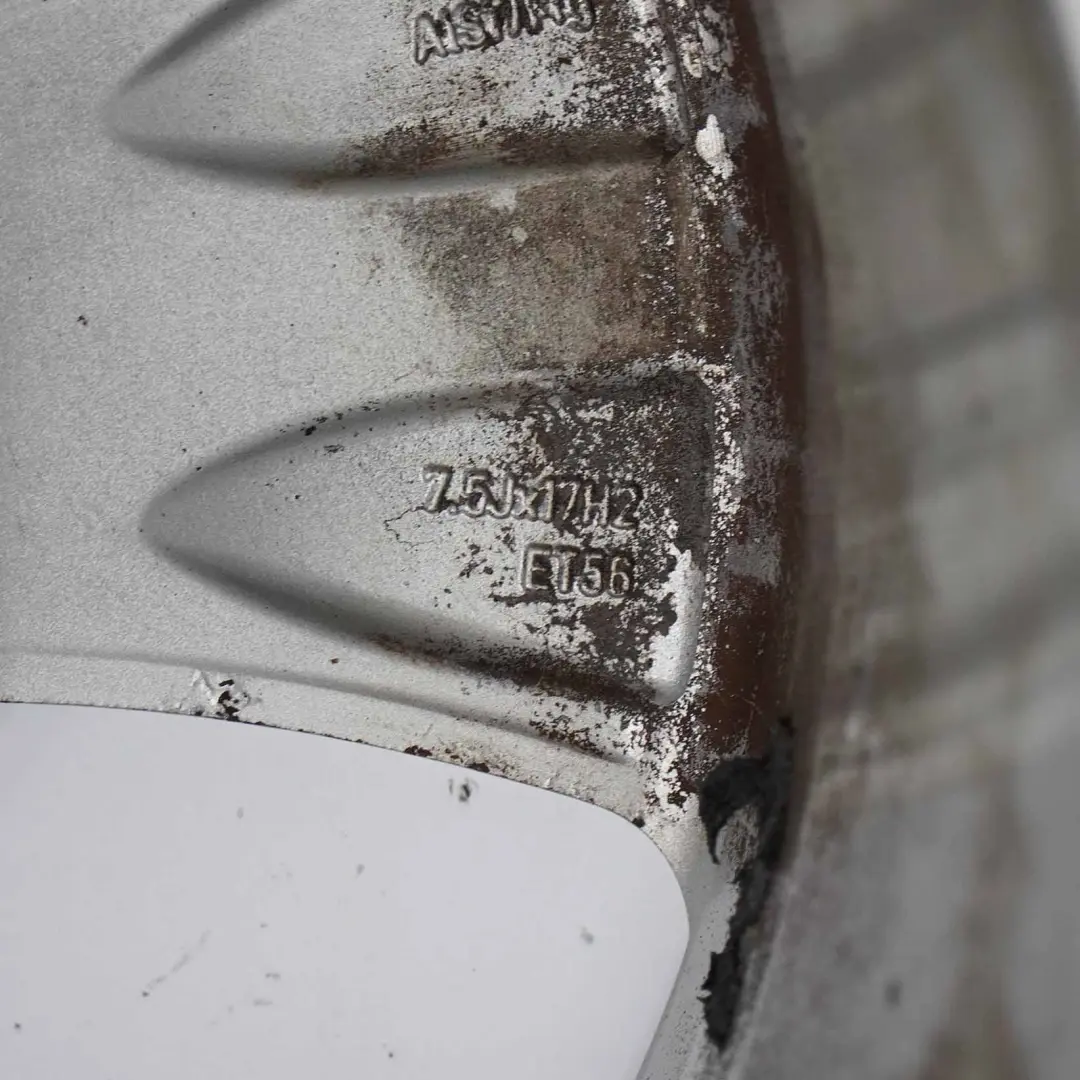 Silberne Leichtmetall felge 17" ET:56 7,5J für Audi A3 8P mit Teilenummer 8P0601025C Audi A3 8P Silberne Leichtmetall felge 17" ET:56 7,5J - SKU 8P0601025C-2 - Teilenummer 8P0601025C