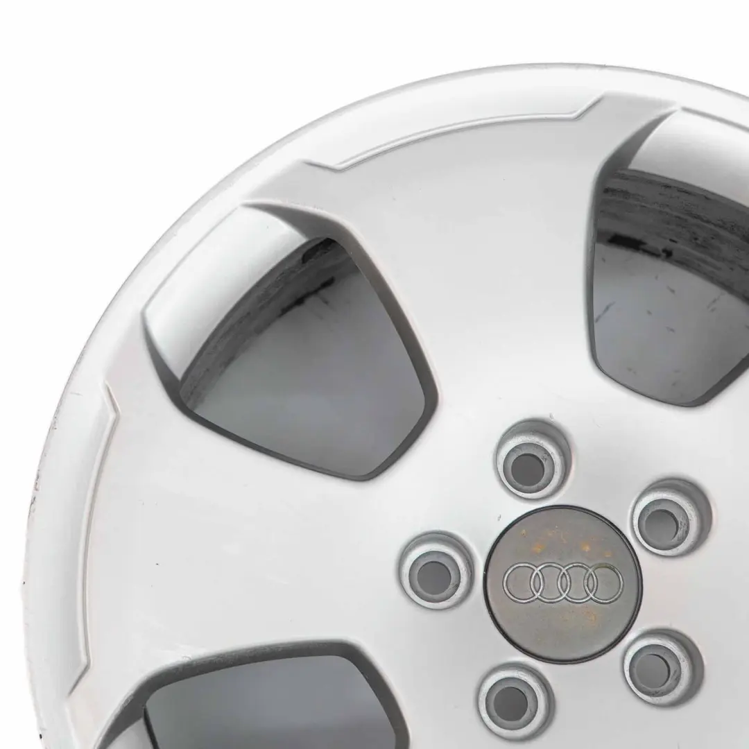 Jante argentée en alliage 17" ET:56 7,5J pour Audi A3 8P à propos du numéro de pièce 8P0601025C Audi A3 8P Jante argentée en alliage 17" ET:56 7,5J - SKU 8P0601025C-2 - Numéro de pièce 8P0601025C