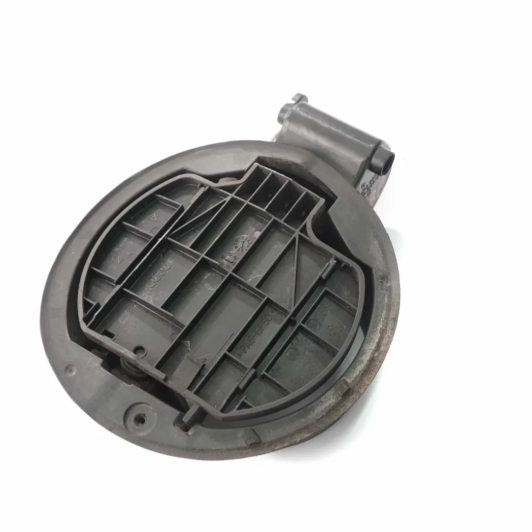 Audi A3 8P Couvercle de trappe à carburant Boîtier montage porte-pot - SKU 8P0809999C - Numéro de pièce 8P0809999C