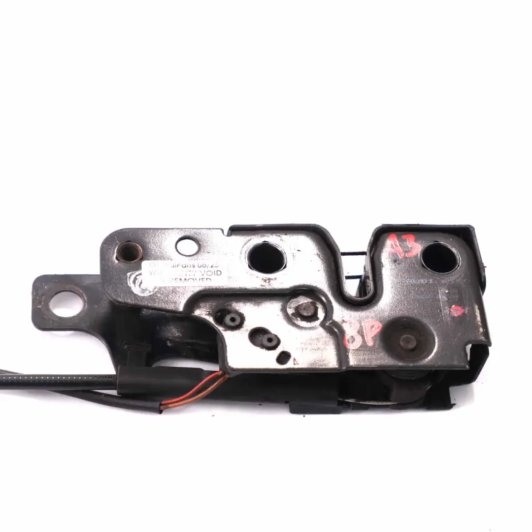 Chiusura Di Sicurezza Anteriore Per Cofano Motore per Audi A3 8P con numero di parte 8P0823509D Audi A3 8P Chiusura Di Sicurezza Anteriore Per Cofano Motore - SKU 8P0823509D - Numero di parte 8P0823509D