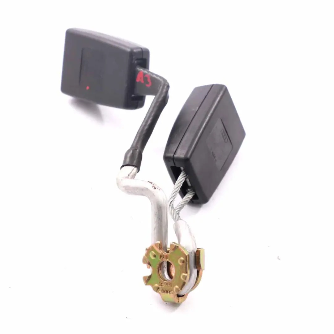 Boucle de ceinture centrale à double loquet pour Audi A3 8P à propos du numéro de pièce 8P0857739B Audi A3 8P Boucle de ceinture centrale à double loquet - SKU 8P0857739B - Numéro de pièce 8P0857739B