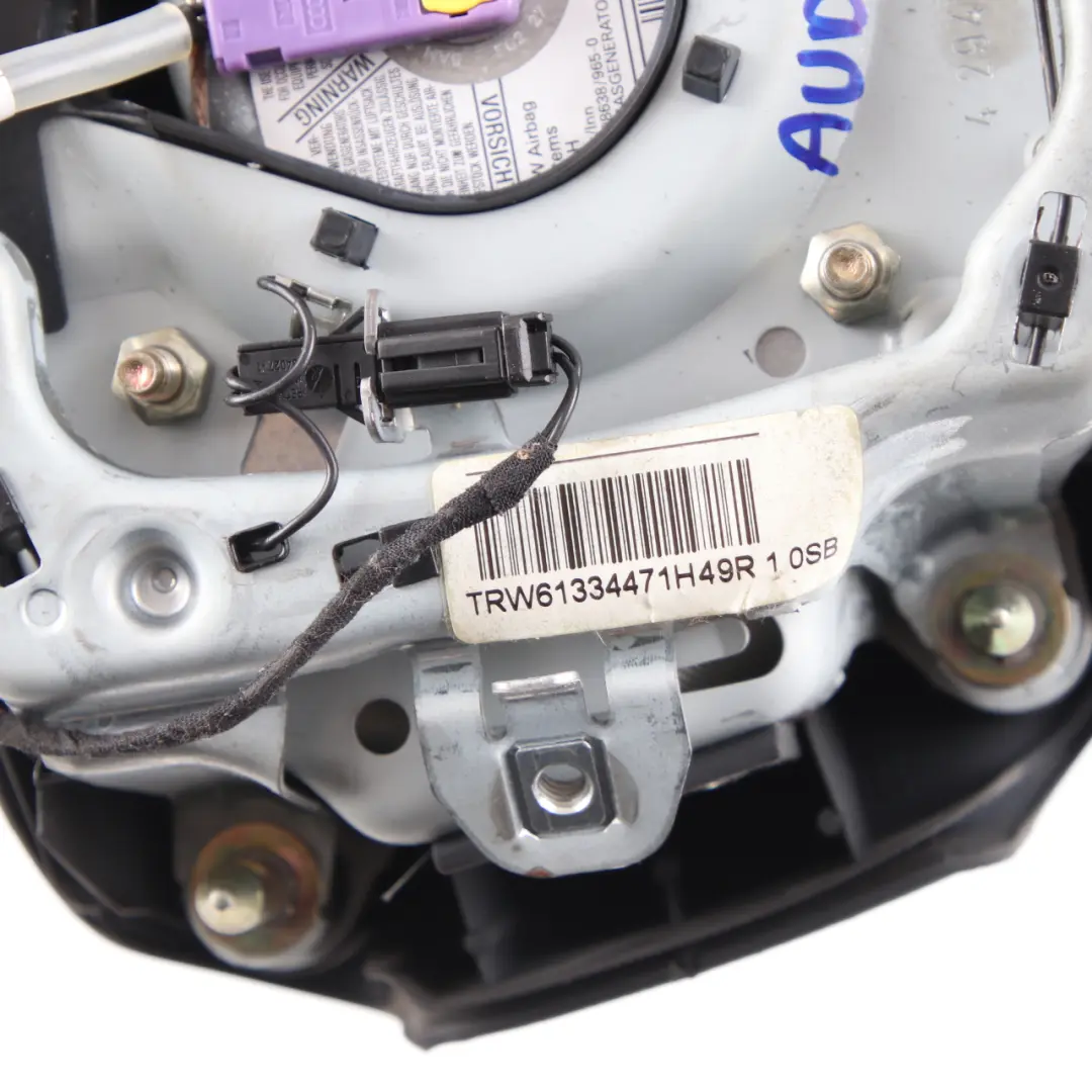 Driver's Side Steering Wheel Air Module Horn Button to Audi A3 8P with Part number 8P0880201J Audi A3 8P Driver's Side Steering Wheel Air Module Horn Button - SKU 8P0880201J - Part number 8P0880201J