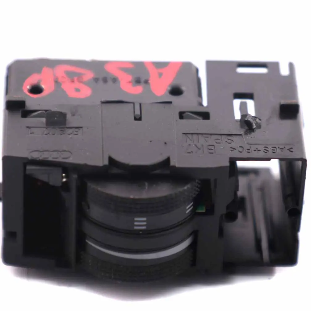 Pannello di controllo Interruttore regolatore di intensità per Audi A3 8P con numero di parte 8P0919094 Audi A3 8P Pannello di controllo Interruttore regolatore di intensità - SKU 8P0919094 - Numero di parte 8P0919094