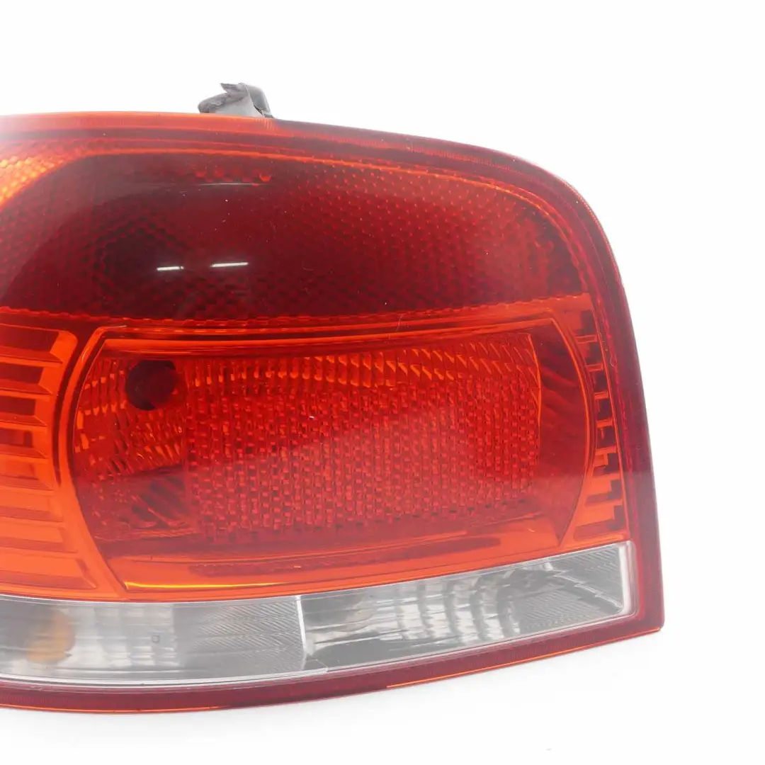 Feu arrière gauche Feu arrière latéral pour Audi A3 8P à propos du numéro de pièce 8P0945095A Audi A3 8P Feu arrière gauche Feu arrière latéral - SKU 8P0945095A - Numéro de pièce 8P0945095A