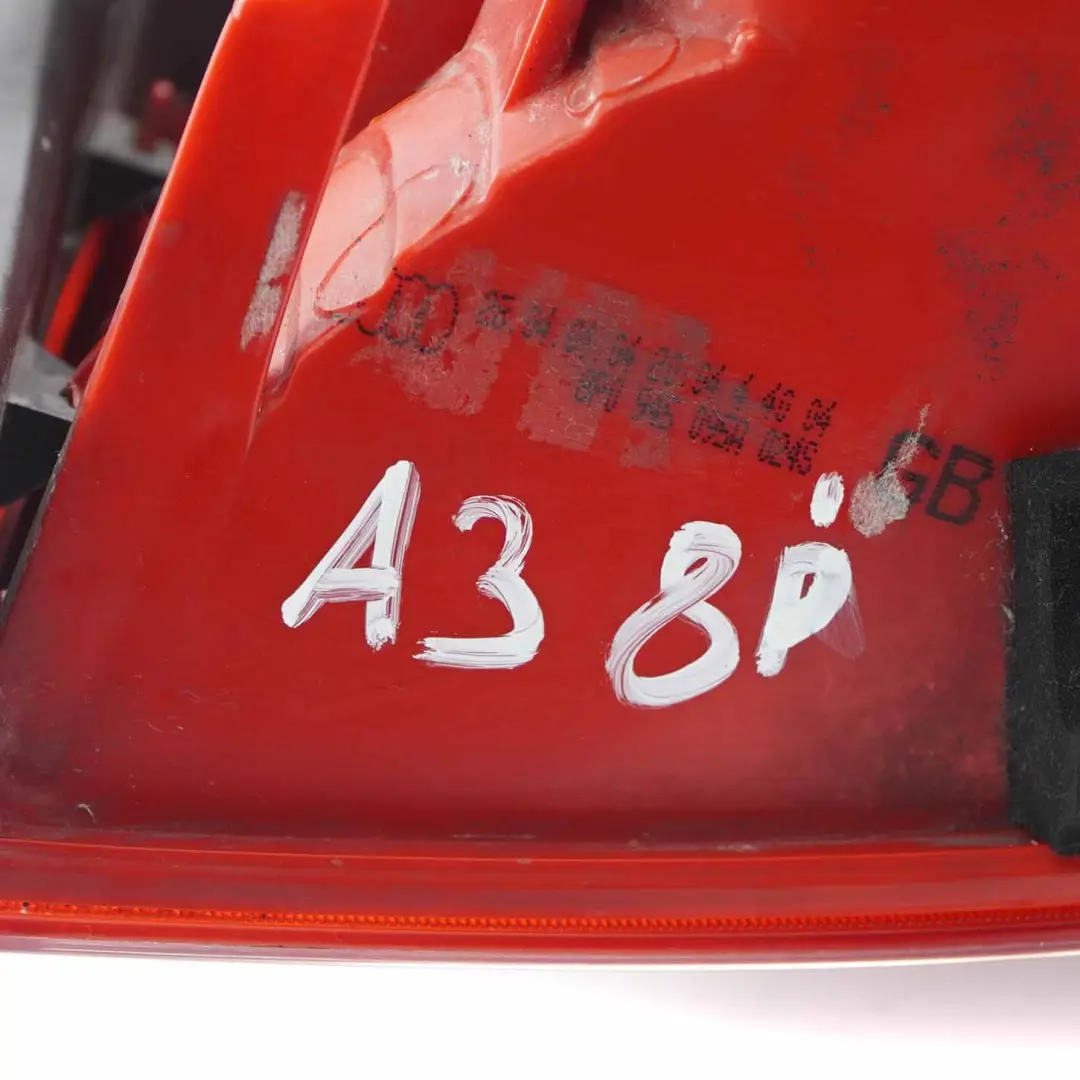 Feu arrière gauche Feu arrière latéral pour Audi A3 8P à propos du numéro de pièce 8P0945095A Audi A3 8P Feu arrière gauche Feu arrière latéral - SKU 8P0945095A - Numéro de pièce 8P0945095A