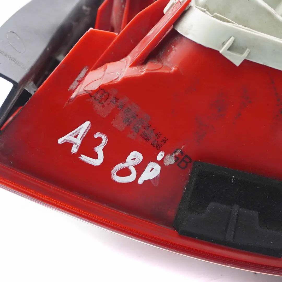 Lampa Prawy Tył Prawa Tylna 8P0945096A do Audi A3 8P o numerze 8P0945095A Audi A3 8P Lampa Prawy Tył Prawa Tylna 8P0945096A - SKU 8P0945095A - Numer Części 8P0945095A