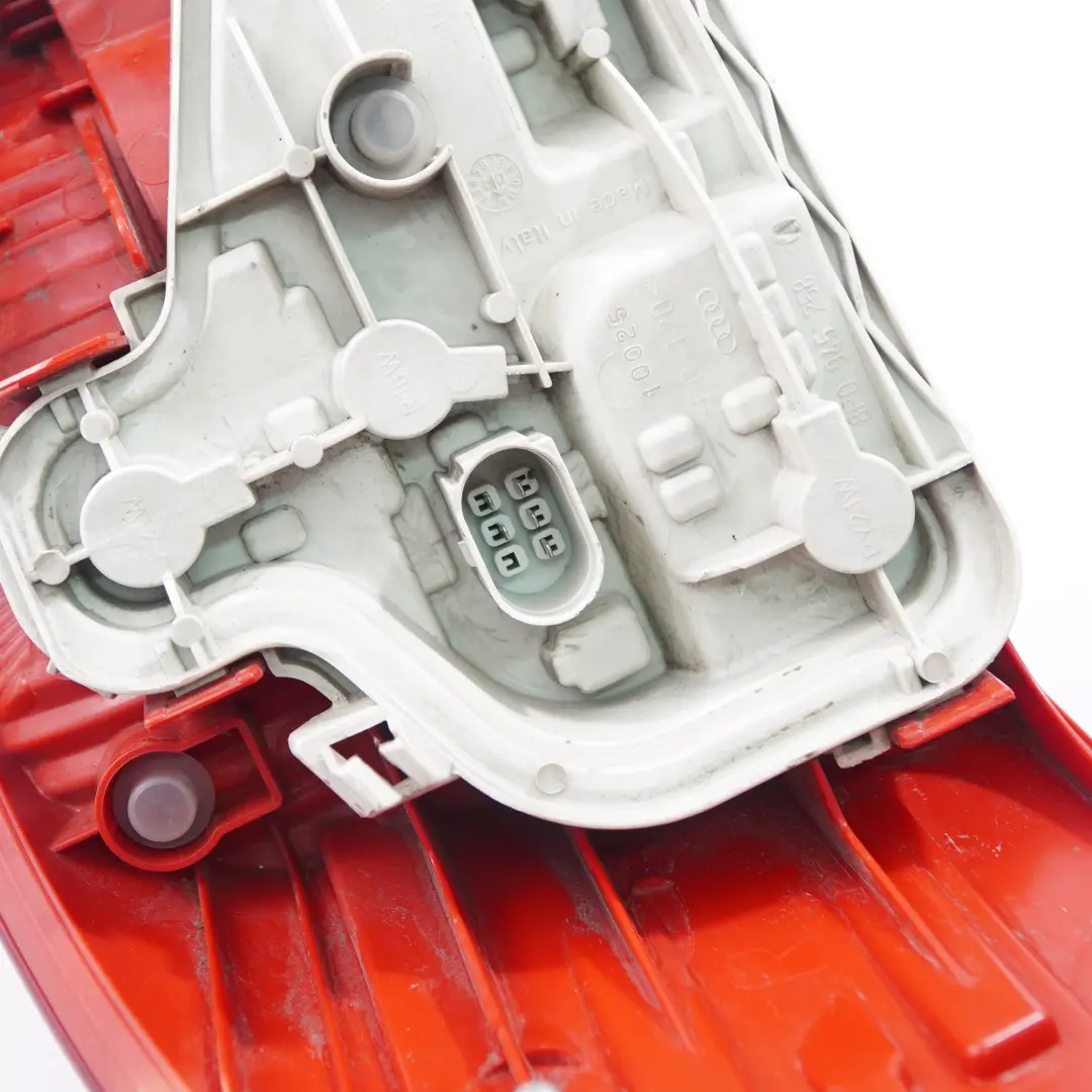 Luz Trasera Derecha TailLight Panel Lateral para Audi A3 8P con número de pieza 8P0945096A Audi A3 8P Luz Trasera Derecha TailLight Panel Lateral - SKU 8P0945096A - Número de pieza 8P0945096A