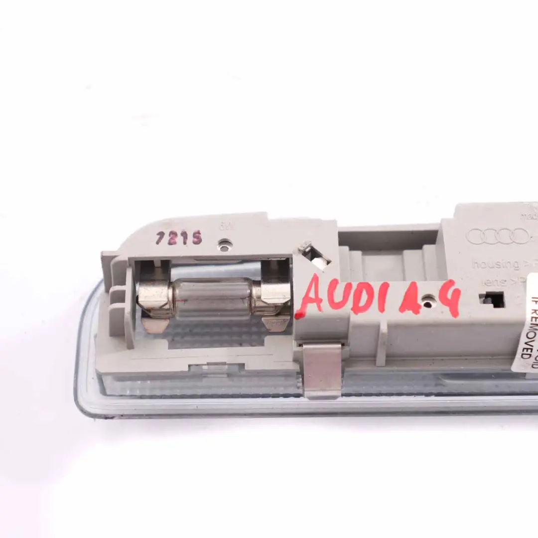 Feu toit Audi A3 8P A4 B7 Lampe de lecture arrière Panneau intérieur pour à propos du numéro de pièce 8P0947111A Feu toit Audi A3 8P A4 B7 Lampe de lecture arrière Panneau intérieur - SKU 8P0947111A - Numéro de pièce 8P0947111A