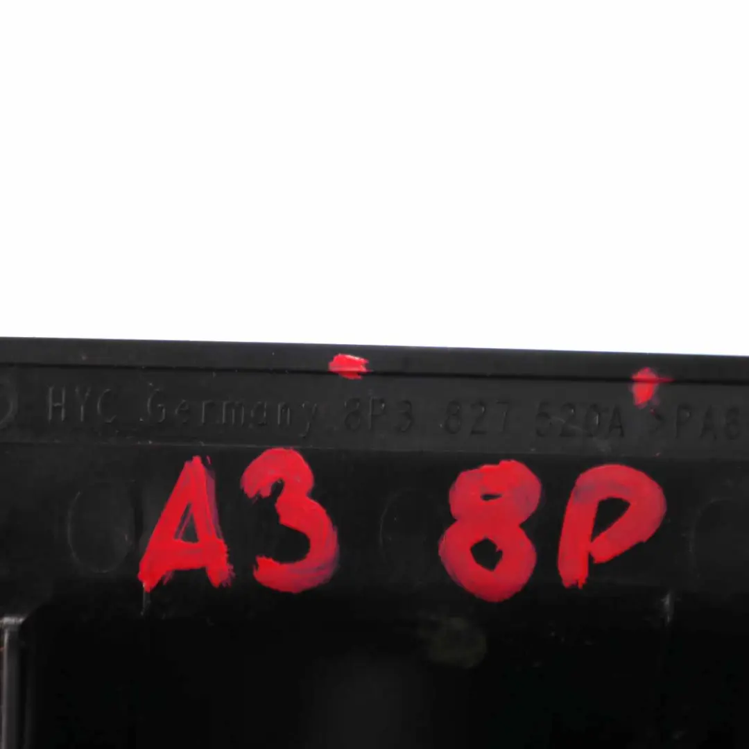 Couvercle de fermeture de coffre de hayon pour Audi A3 8P à propos du numéro de pièce 8P3827520A Audi A3 8P Couvercle de fermeture de coffre de hayon - SKU 8P3827520A - Numéro de pièce 8P3827520A