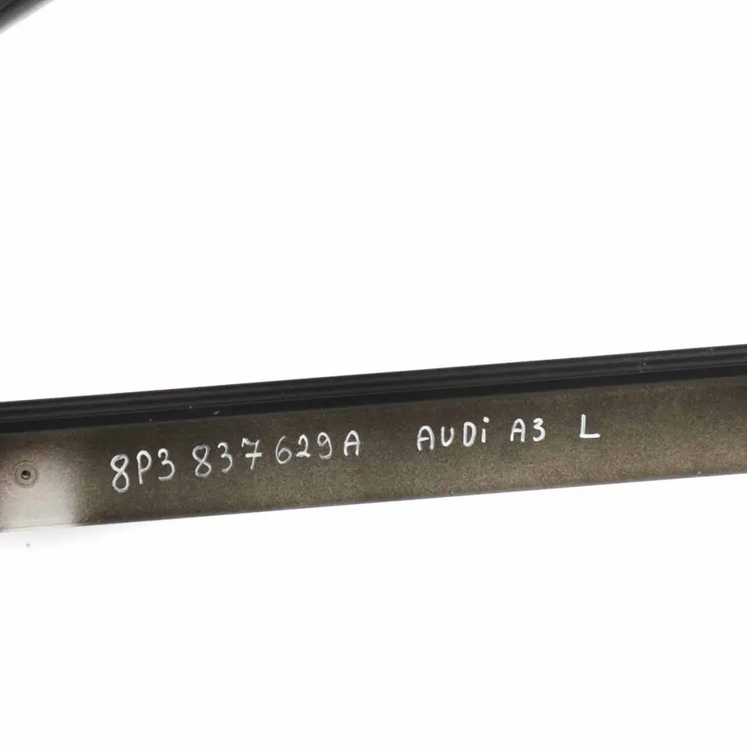 Audi A3 8P Puerta Ventana Vidrio Marco Delantero Izquierdo Surround - SKU 8P3837629A - Número de pieza 8P3837629A